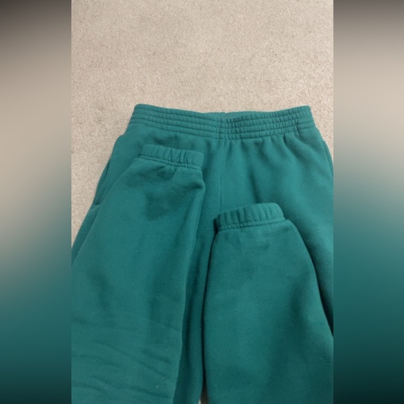 Aritzia sweatpants - Picture 2 of 4